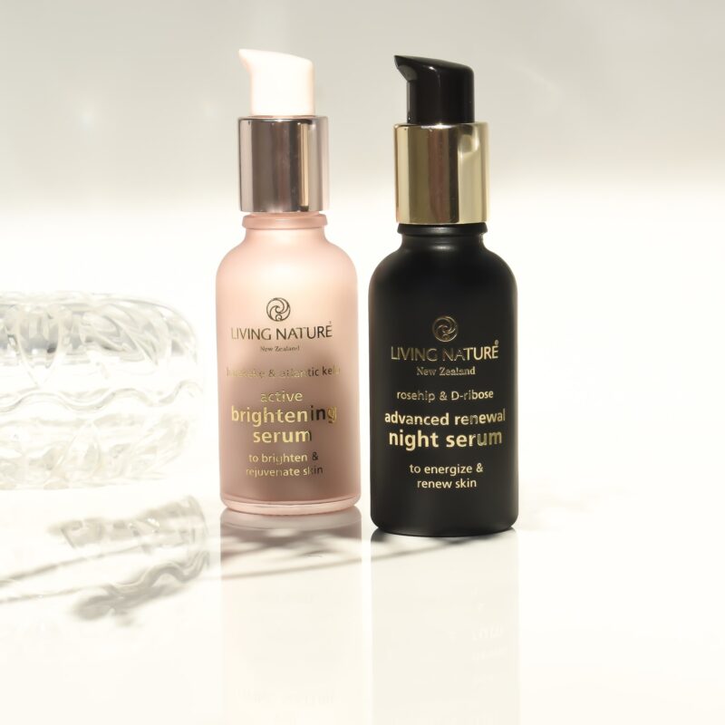 Serum hồng dưỡng trắng da, chống lão hóa Living Nature Active Brightening Serum